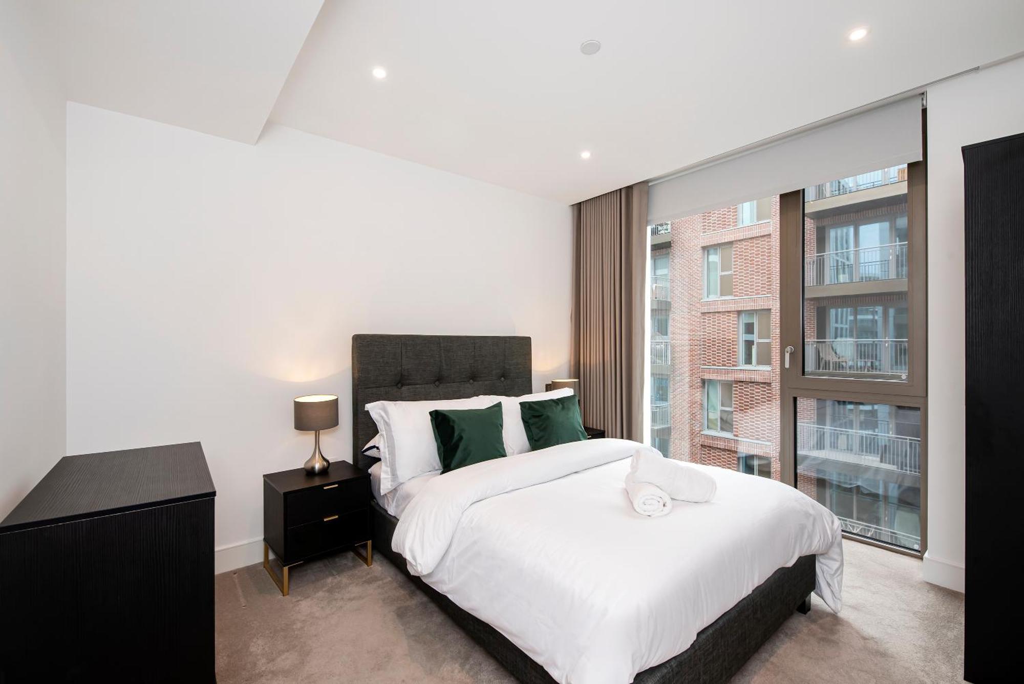 Lux And Large 2 Bed Battersea Power Station