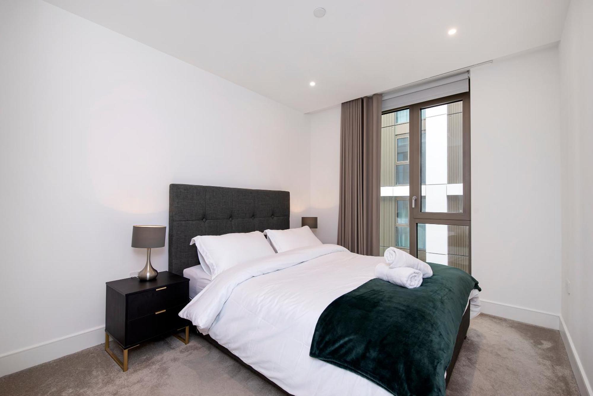 Lux And Large 2 Bed Battersea Power Station Londra