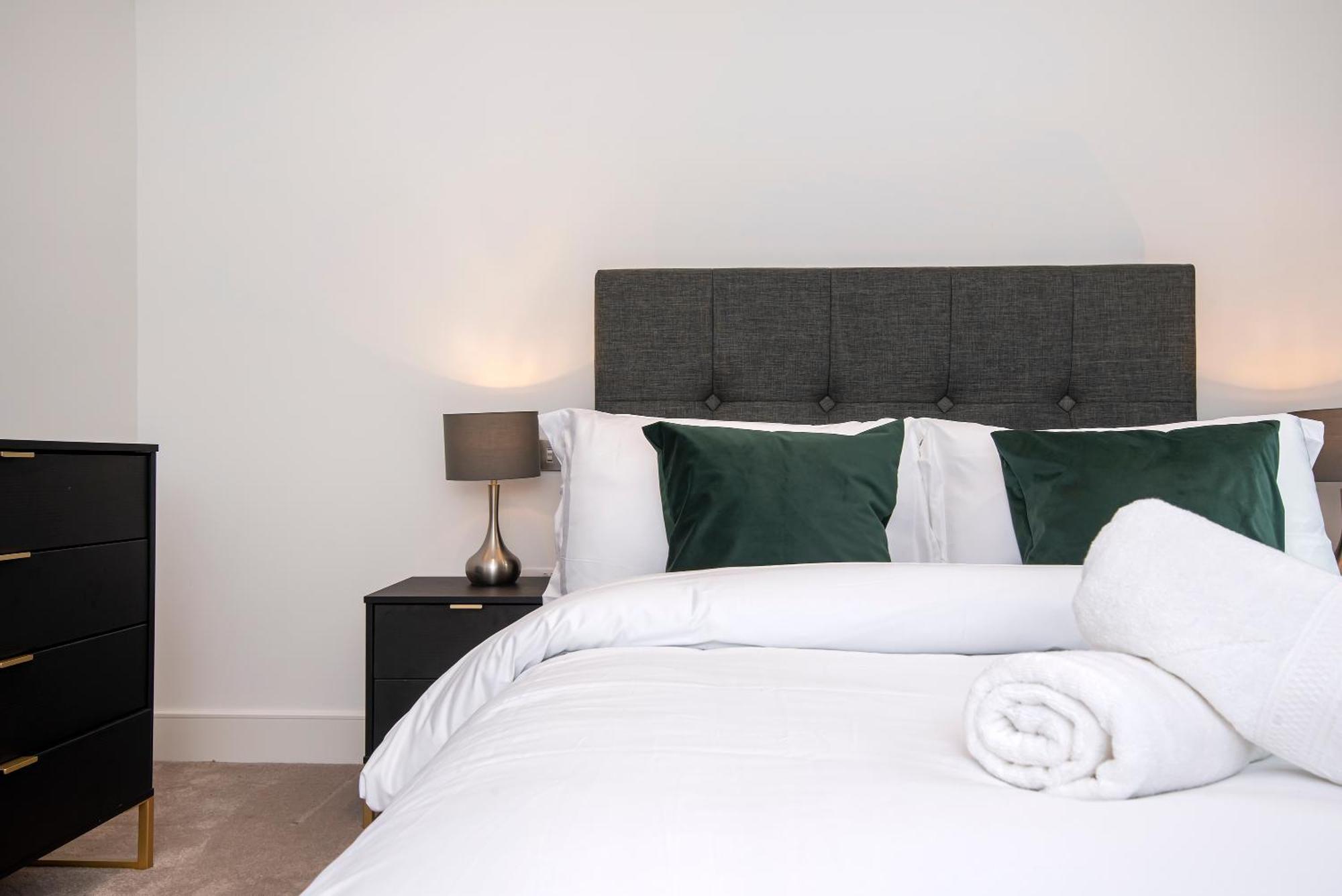 Lux And Large 2 Bed Battersea Power Station *