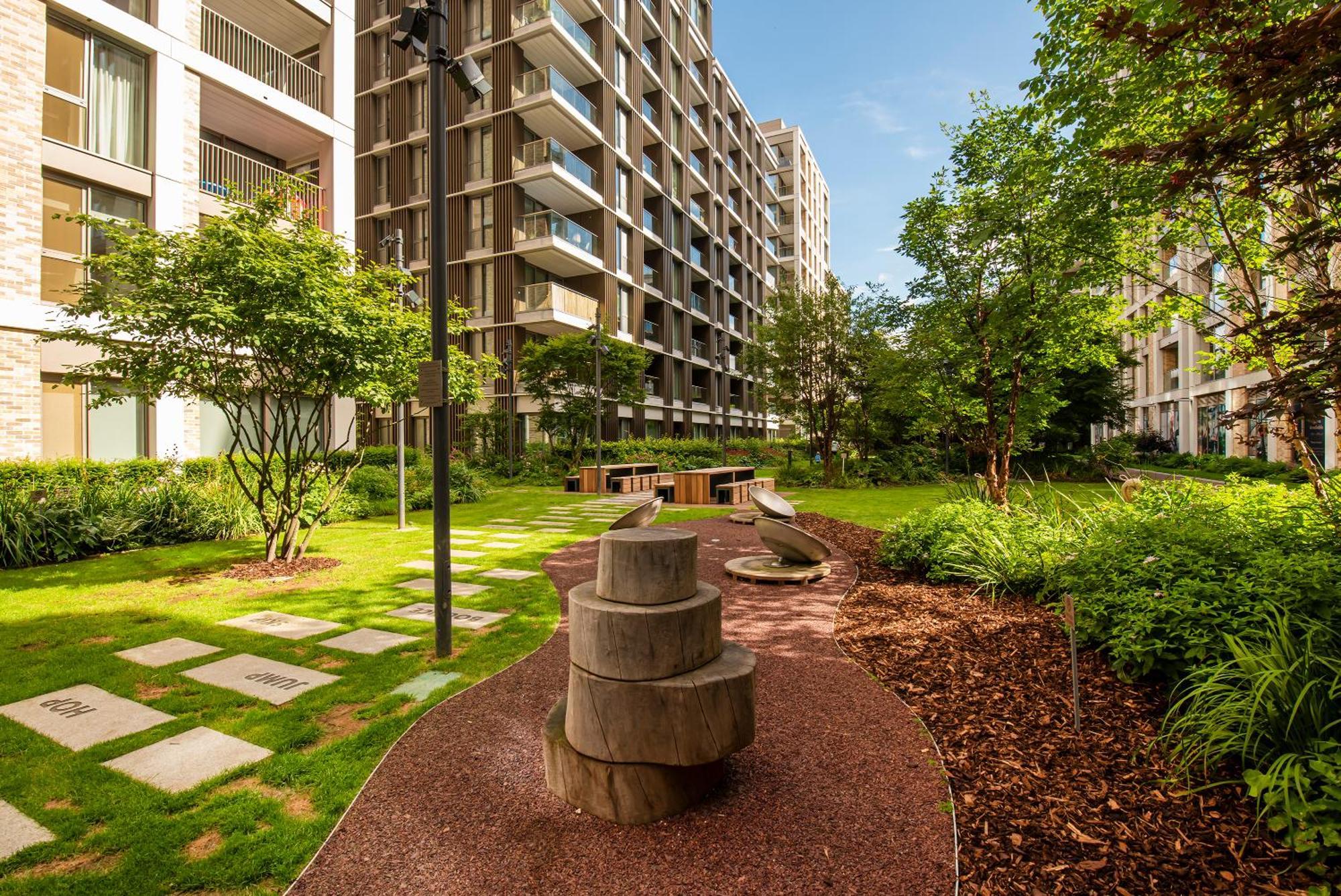 Lux And Large 2 Bed Battersea Power Station Apartment